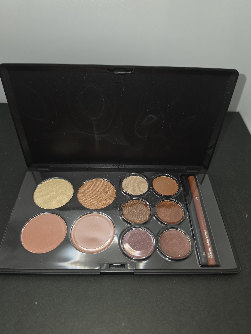VINTAGE MAC HOLIDAY PALETTE- FACE/LIPS/EYES **SUPER RARE!!**